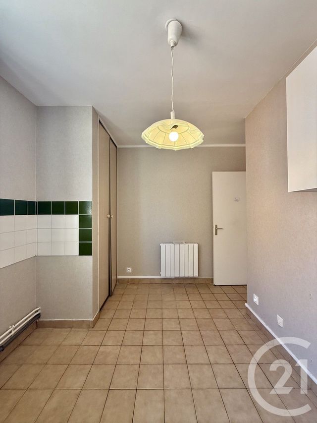 Appartement F3 &agrave; louer - 3 pi&egrave;ces - 76,42 m2 - Moulins - 03 - AUVERGNE