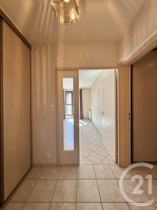 Appartement F3 &agrave; louer - 3 pi&egrave;ces - 76,42 m2 - Moulins - 03 - AUVERGNE