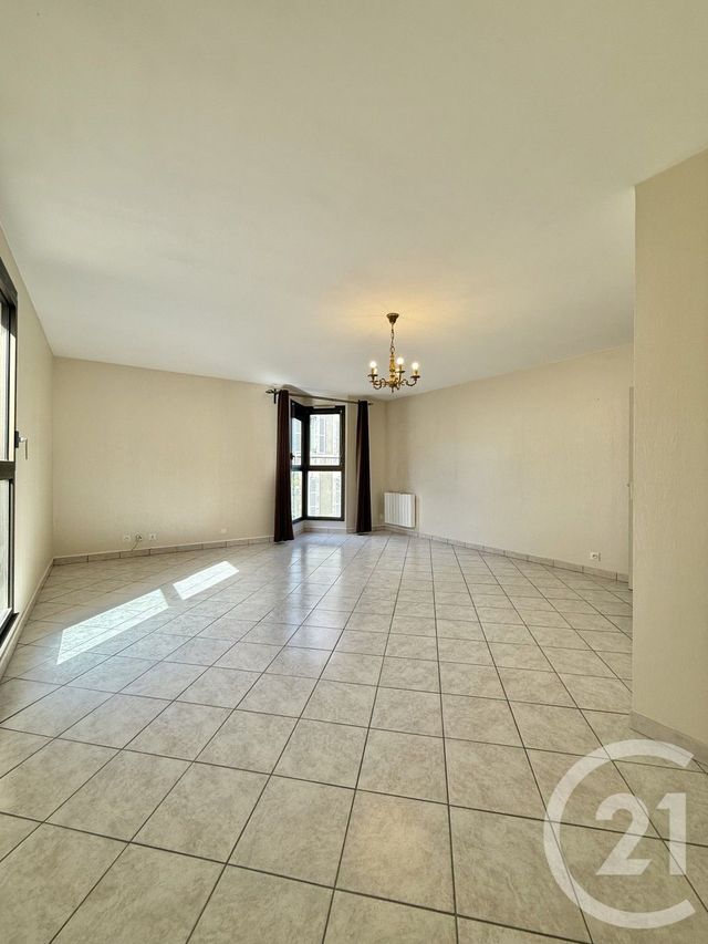 Appartement F3 &agrave; louer - 3 pi&egrave;ces - 76,42 m2 - Moulins - 03 - AUVERGNE