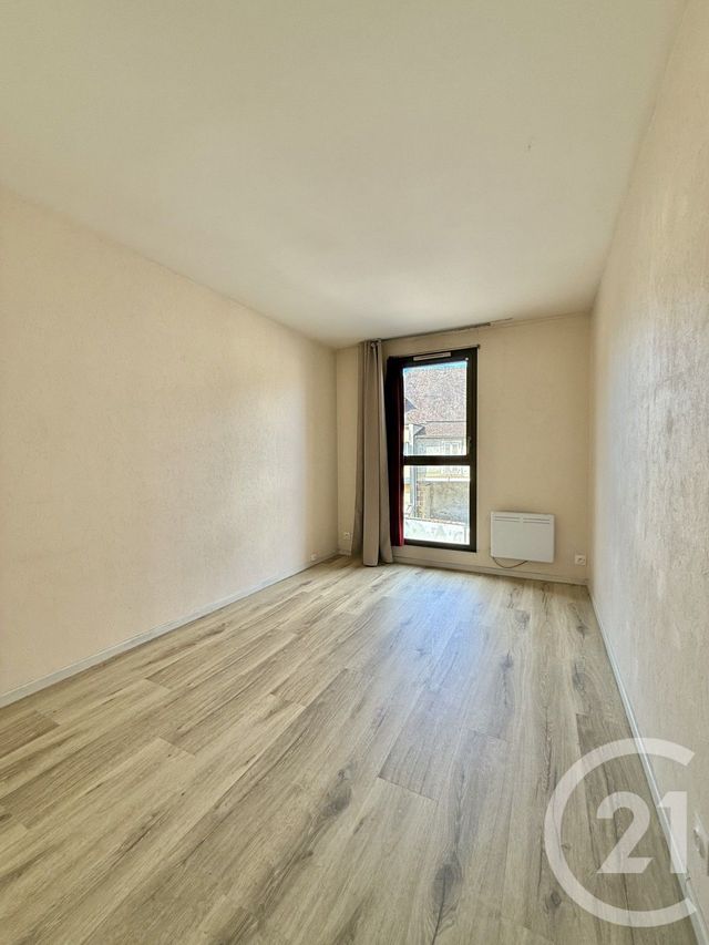 Appartement F3 &agrave; louer - 3 pi&egrave;ces - 76,42 m2 - Moulins - 03 - AUVERGNE