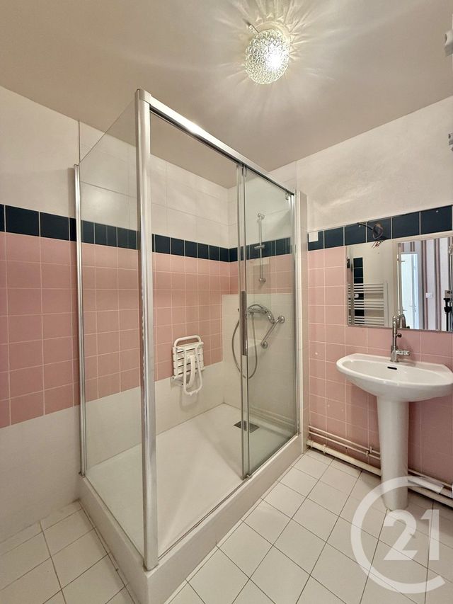 Appartement F3 &agrave; louer - 3 pi&egrave;ces - 76,42 m2 - Moulins - 03 - AUVERGNE