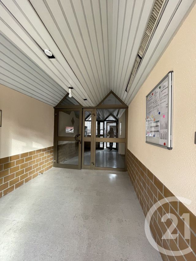 Appartement F3 &agrave; louer - 3 pi&egrave;ces - 76,42 m2 - Moulins - 03 - AUVERGNE