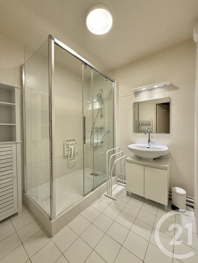 Appartement F3 &agrave; louer - 3 pi&egrave;ces - 76,42 m2 - Moulins - 03 - AUVERGNE