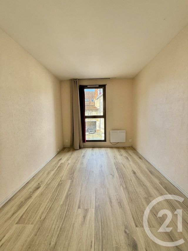 Appartement F3 &agrave; louer - 3 pi&egrave;ces - 76,42 m2 - Moulins - 03 - AUVERGNE