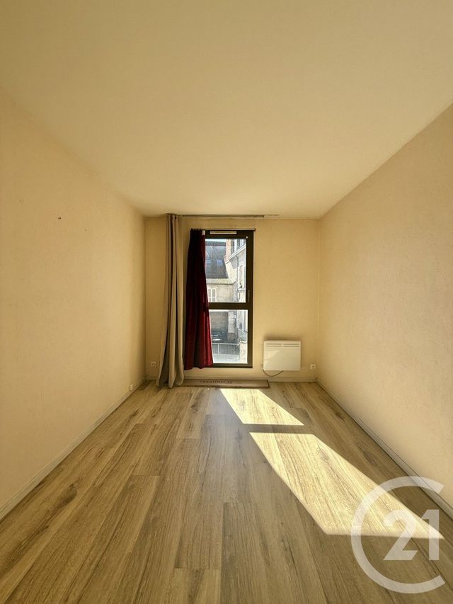 Appartement F3 &agrave; louer - 3 pi&egrave;ces - 76,42 m2 - Moulins - 03 - AUVERGNE