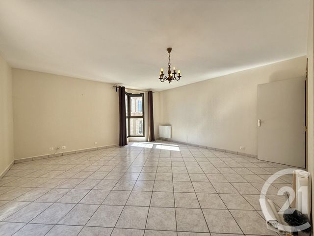 Appartement F3 &agrave; louer - 3 pi&egrave;ces - 76,42 m2 - Moulins - 03 - AUVERGNE