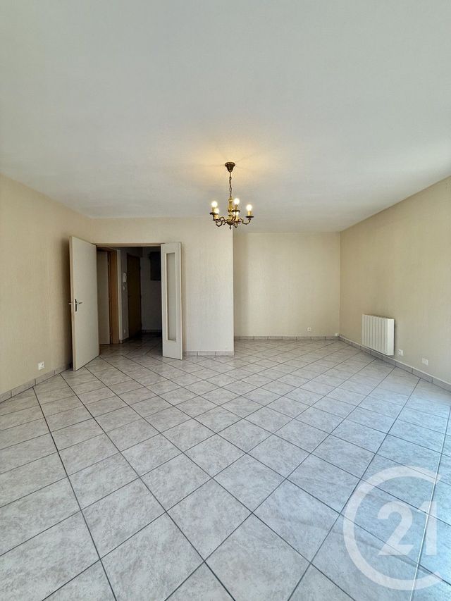 Appartement F3 &agrave; louer - 3 pi&egrave;ces - 76,42 m2 - Moulins - 03 - AUVERGNE