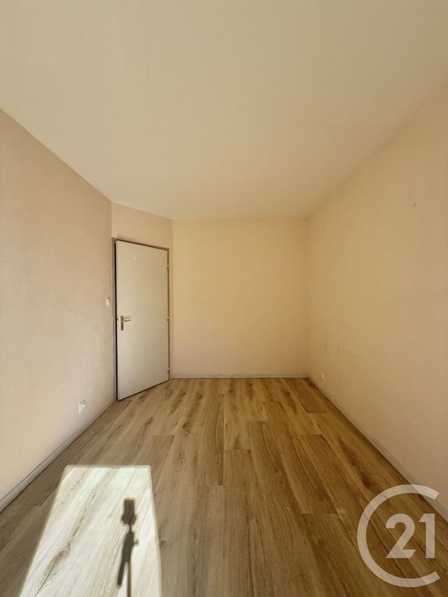 Appartement F3 &agrave; louer - 3 pi&egrave;ces - 76,42 m2 - Moulins - 03 - AUVERGNE