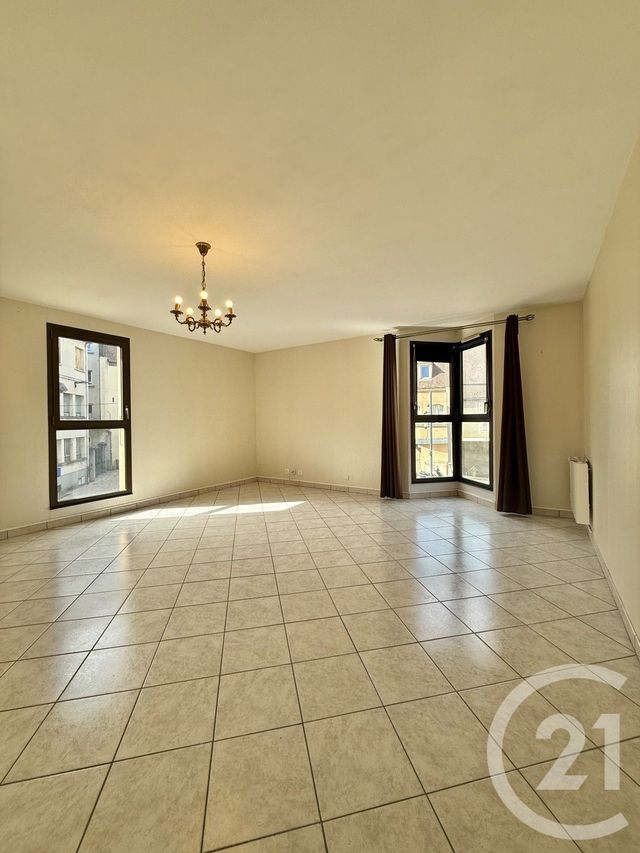 Appartement F3 &agrave; louer - 3 pi&egrave;ces - 76,42 m2 - Moulins - 03 - AUVERGNE
