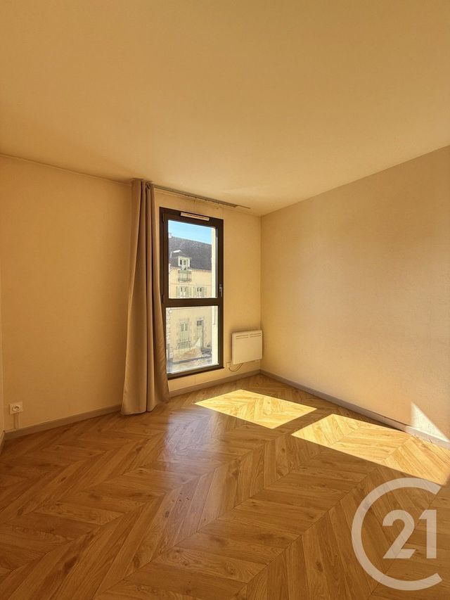 Appartement F3 &agrave; louer - 3 pi&egrave;ces - 76,42 m2 - Moulins - 03 - AUVERGNE