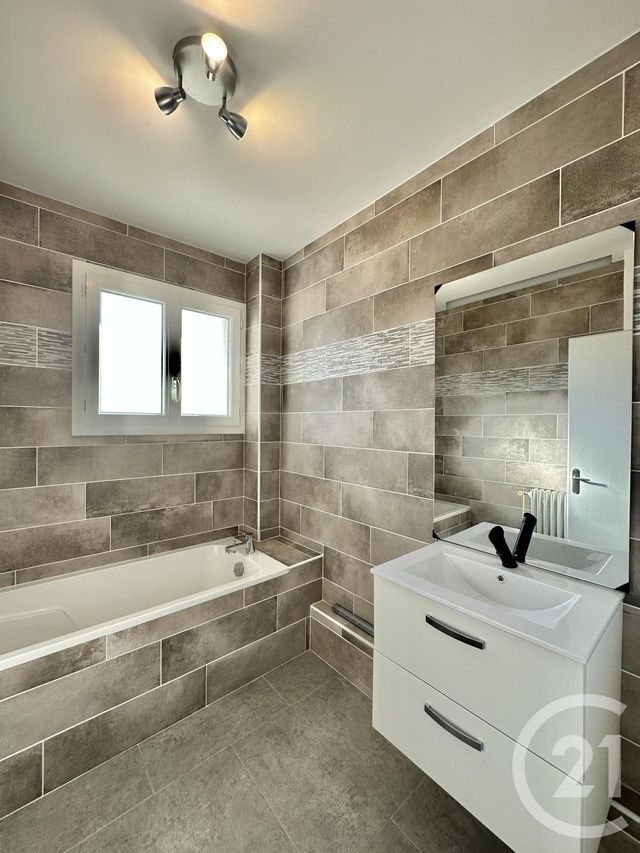 Appartement F3 &agrave; louer - 3 pi&egrave;ces - 88,10 m2 - Moulins - 03 - AUVERGNE