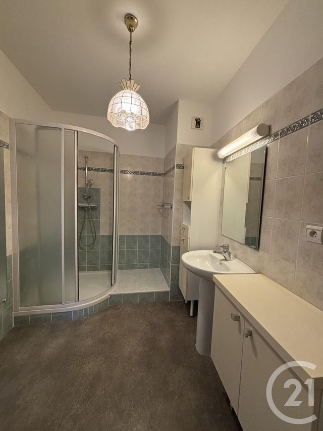 Appartement &agrave; louer - 3 pi&egrave;ces - 96,26 m2 - Moulins - 03 - AUVERGNE