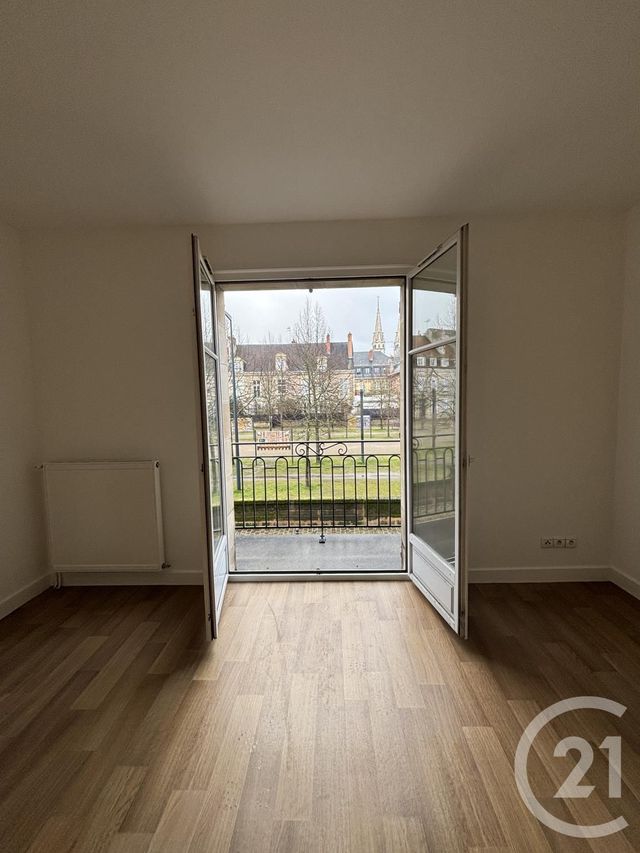 Appartement &agrave; louer - 3 pi&egrave;ces - 96,26 m2 - Moulins - 03 - AUVERGNE
