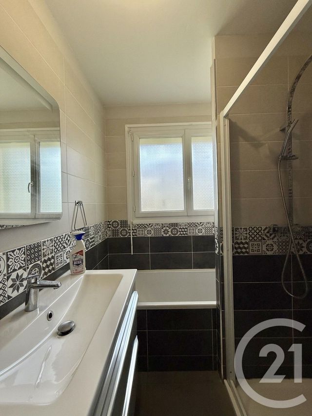 Maison &agrave; louer - 4 pi&egrave;ces - 96,75 m2 - Yzeure - 03 - AUVERGNE