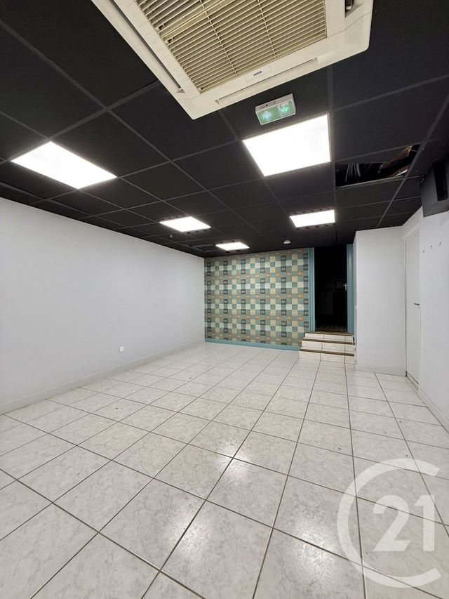 Local commercial à louer - 209.0 m2 - 03 - Allier