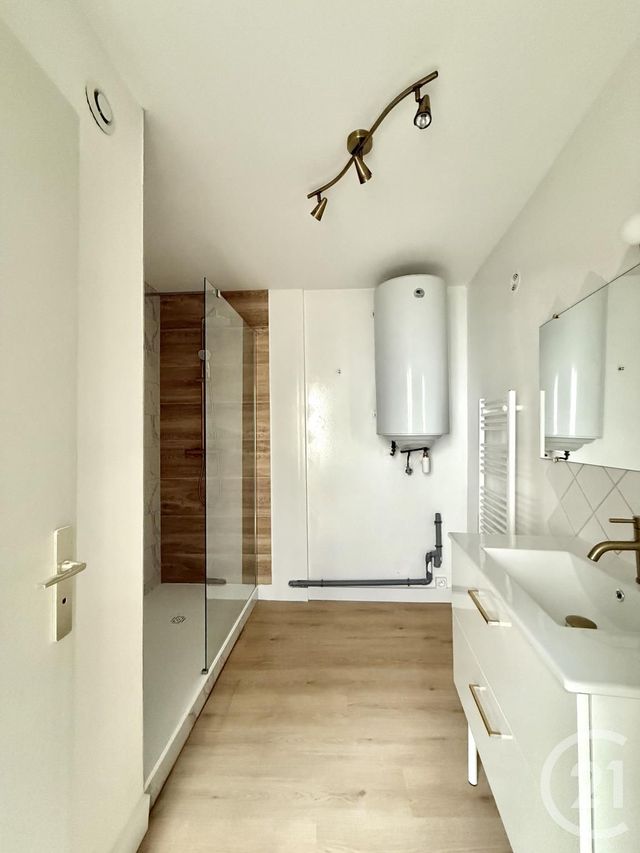 Appartement &agrave; louer - 2 pi&egrave;ces - 46,64 m2 - Moulins - 03 - AUVERGNE