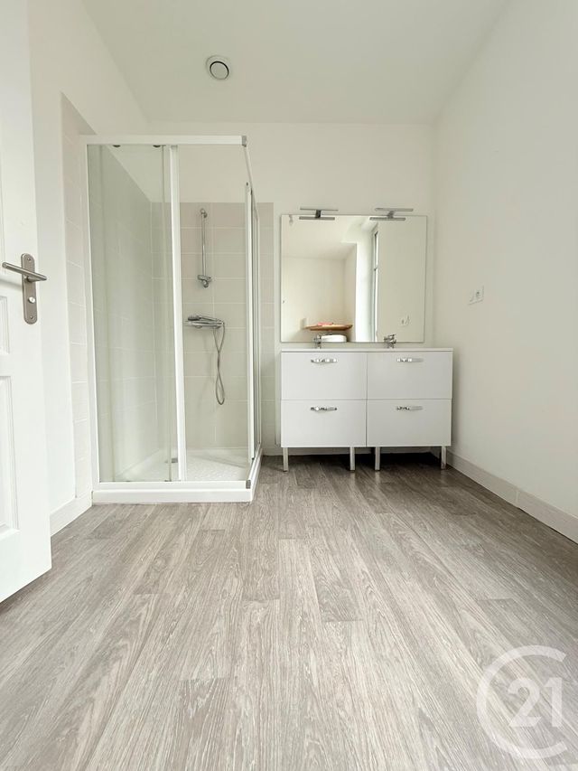 Appartement F4 &agrave; louer - 4 pi&egrave;ces - 74,68 m2 - Moulins - 03 - AUVERGNE