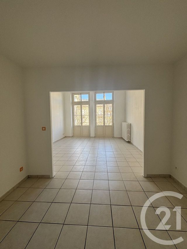 Appartement F2 &agrave; louer - 2 pi&egrave;ces - 58,92 m2 - Moulins - 03 - AUVERGNE