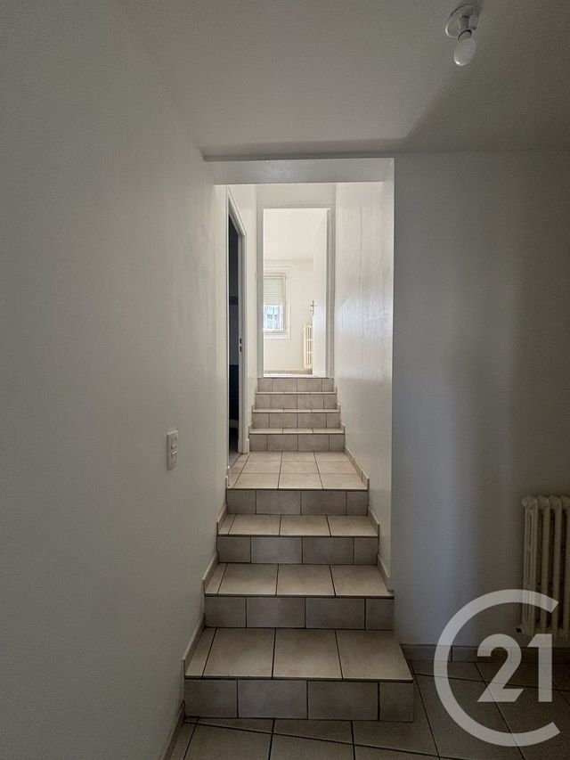 Appartement F2 &agrave; louer - 2 pi&egrave;ces - 58,92 m2 - Moulins - 03 - AUVERGNE