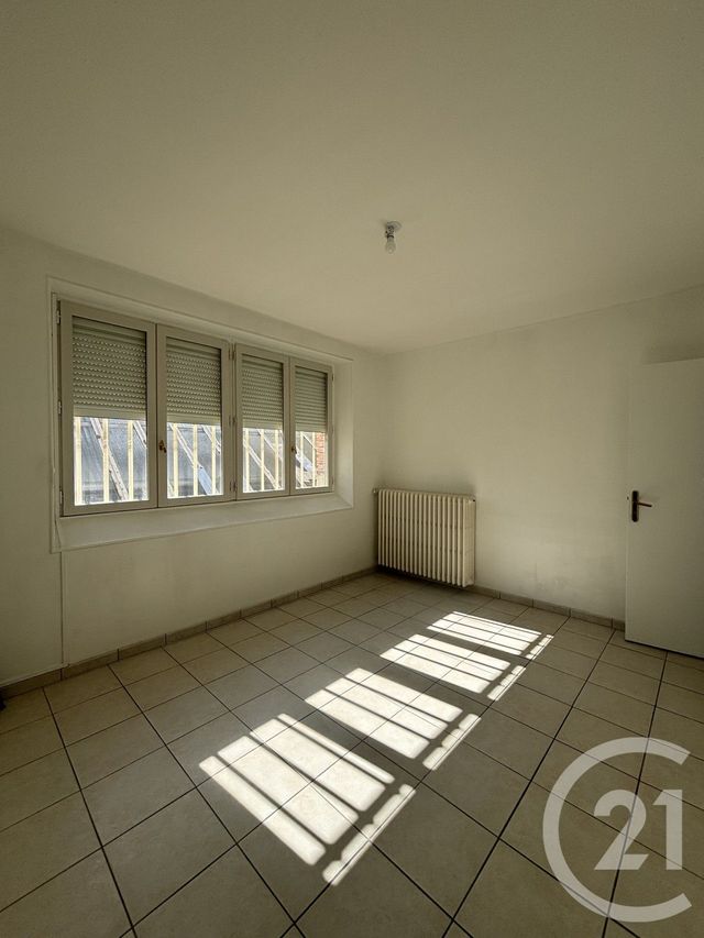 Appartement F2 &agrave; louer - 2 pi&egrave;ces - 58,92 m2 - Moulins - 03 - AUVERGNE
