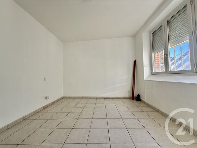 Appartement F2 &agrave; louer - 2 pi&egrave;ces - 58,92 m2 - Moulins - 03 - AUVERGNE