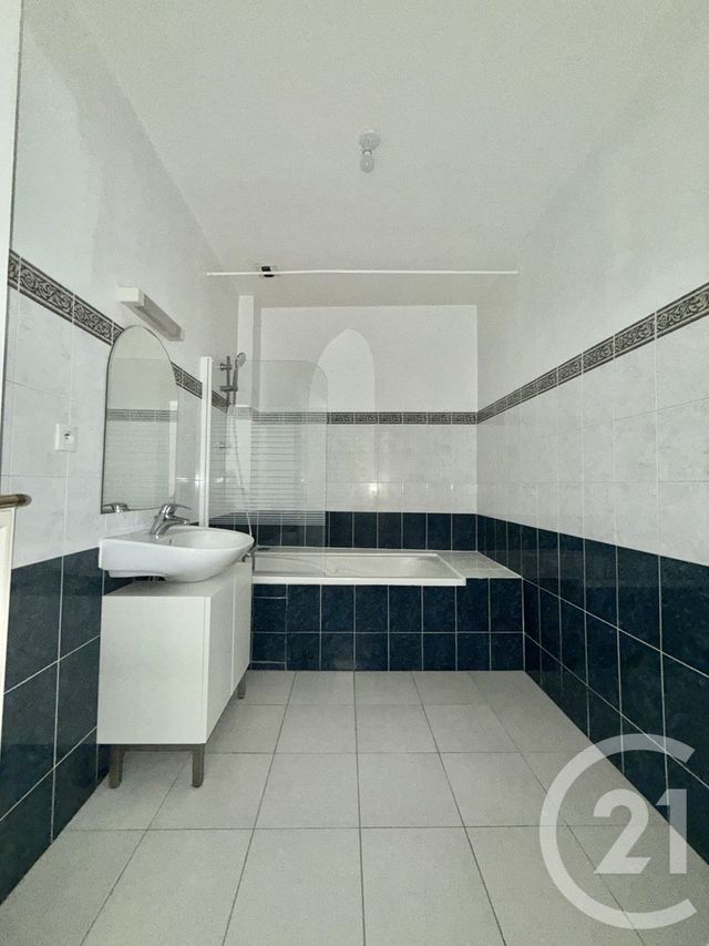 Appartement F2 &agrave; louer - 2 pi&egrave;ces - 58,92 m2 - Moulins - 03 - AUVERGNE