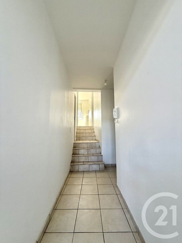 Appartement F2 &agrave; louer - 2 pi&egrave;ces - 58,92 m2 - Moulins - 03 - AUVERGNE