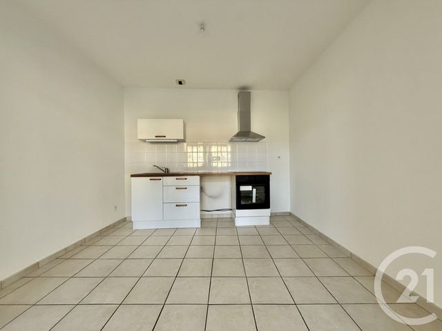 Appartement F2 &agrave; louer - 2 pi&egrave;ces - 58,92 m2 - Moulins - 03 - AUVERGNE