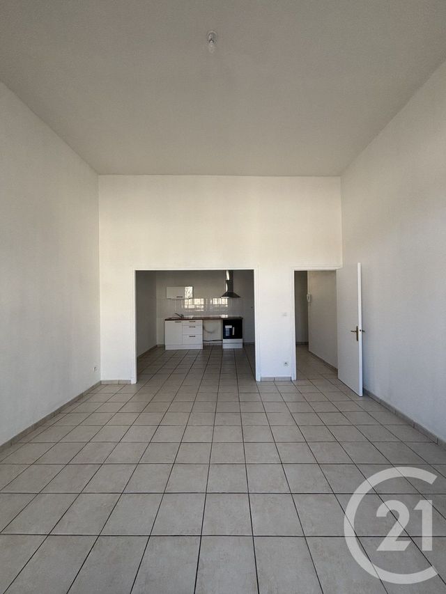 Appartement F2 &agrave; louer - 2 pi&egrave;ces - 58,92 m2 - Moulins - 03 - AUVERGNE