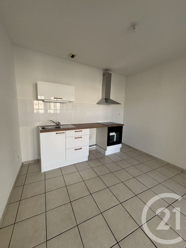 Appartement F2 &agrave; louer - 2 pi&egrave;ces - 58,92 m2 - Moulins - 03 - AUVERGNE