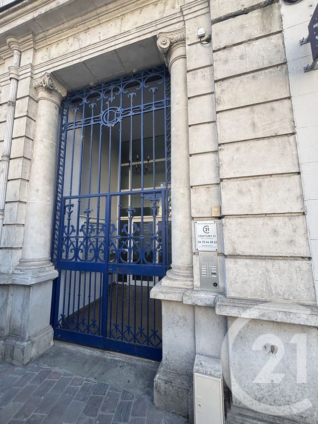 Appartement F2 &agrave; louer - 2 pi&egrave;ces - 58,92 m2 - Moulins - 03 - AUVERGNE