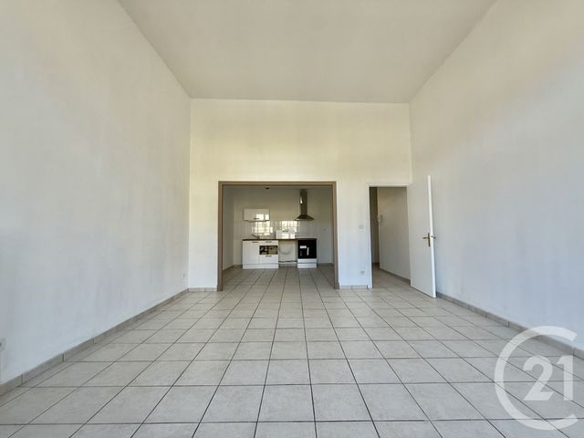 Appartement F2 &agrave; louer - 2 pi&egrave;ces - 58,92 m2 - Moulins - 03 - AUVERGNE