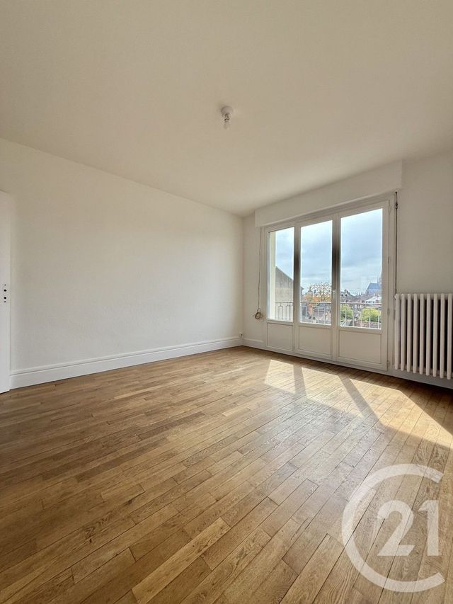 Appartement F3 &agrave; louer - 3 pi&egrave;ces - 57,15 m2 - Moulins - 03 - AUVERGNE