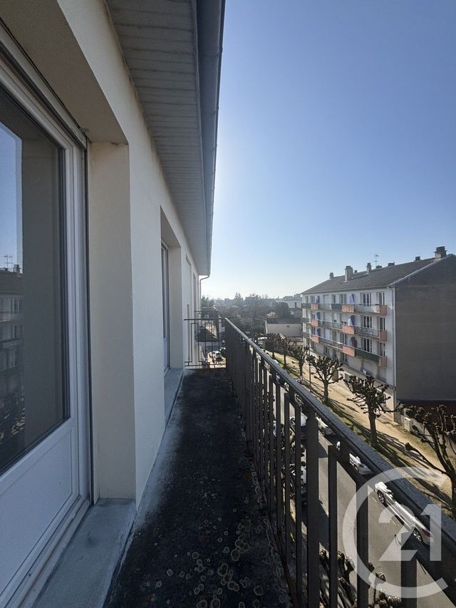 Appartement F3 &agrave; louer - 3 pi&egrave;ces - 57,15 m2 - Moulins - 03 - AUVERGNE