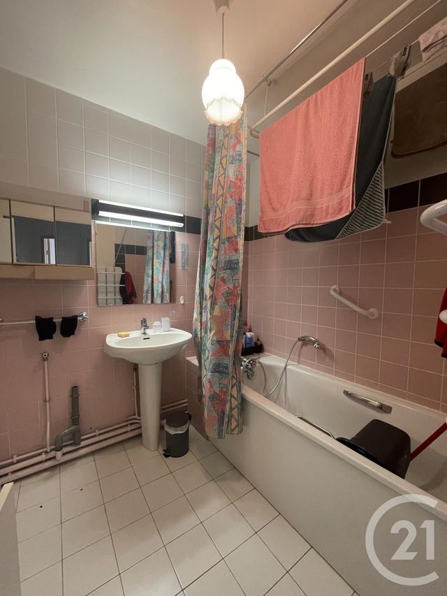 Appartement F3 &agrave; louer - 3 pi&egrave;ces - 77 m2 - Moulins - 03 - AUVERGNE