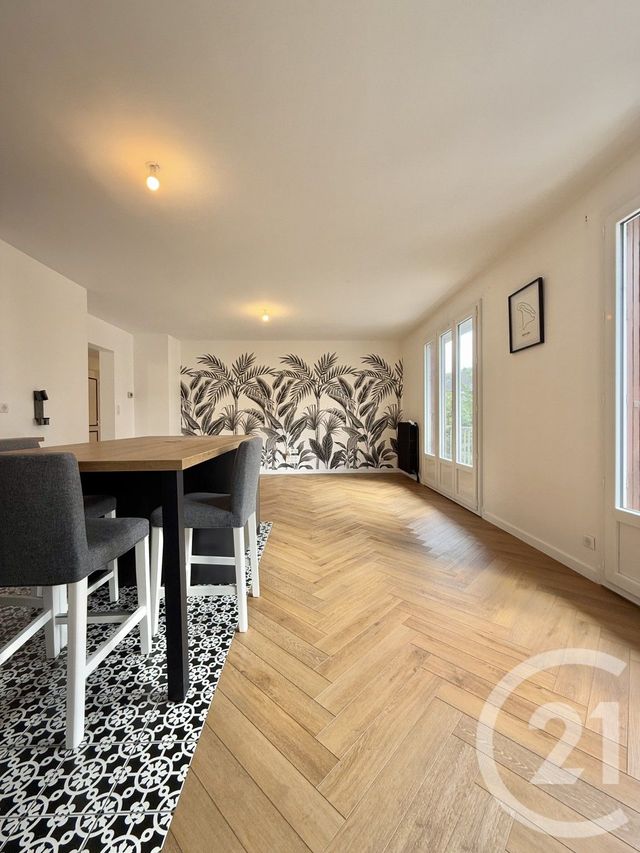 Appartement F3 &agrave; louer - 3 pi&egrave;ces - 80 m2 - Moulins - 03 - AUVERGNE