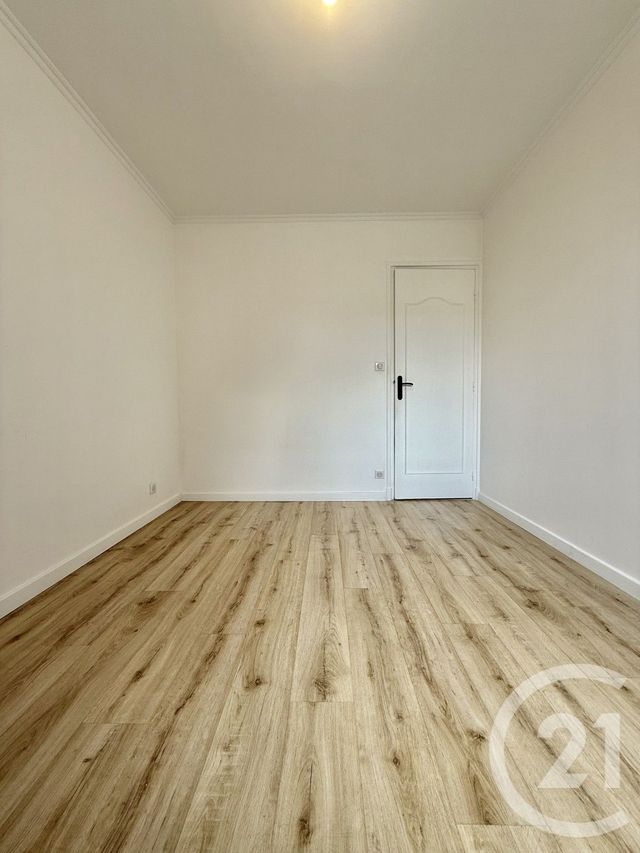 Appartement F3 &agrave; louer - 3 pi&egrave;ces - 80 m2 - Moulins - 03 - AUVERGNE