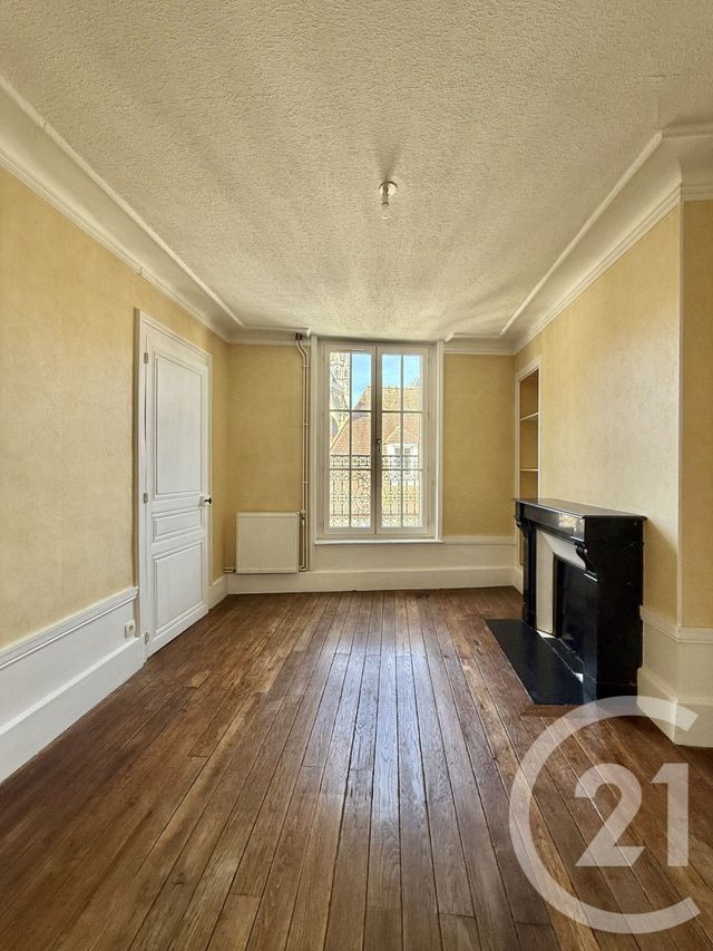 Appartement F3 &agrave; louer - 3 pi&egrave;ces - 66 m2 - Moulins - 03 - AUVERGNE
