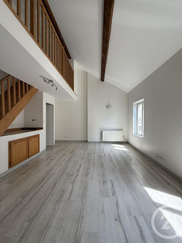 Appartement &agrave; louer - 3 pi&egrave;ces - 74,36 m2 - Moulins - 03 - AUVERGNE