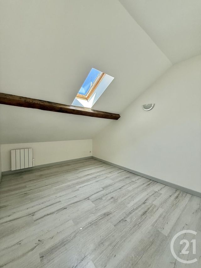 Appartement &agrave; louer - 3 pi&egrave;ces - 74,36 m2 - Moulins - 03 - AUVERGNE