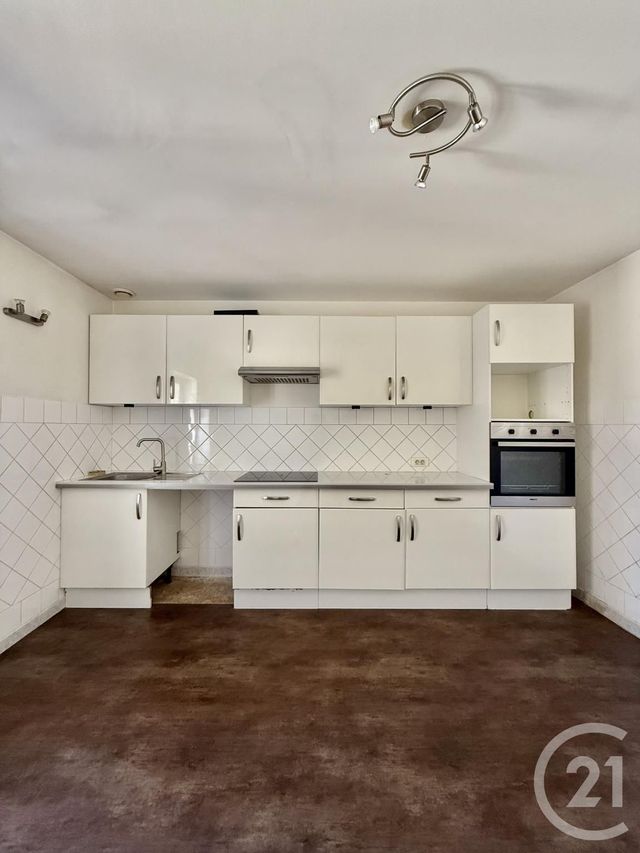 Appartement &agrave; louer - 3 pi&egrave;ces - 74,36 m2 - Moulins - 03 - AUVERGNE