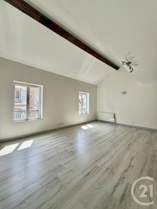 Appartement &agrave; louer - 3 pi&egrave;ces - 74,36 m2 - Moulins - 03 - AUVERGNE