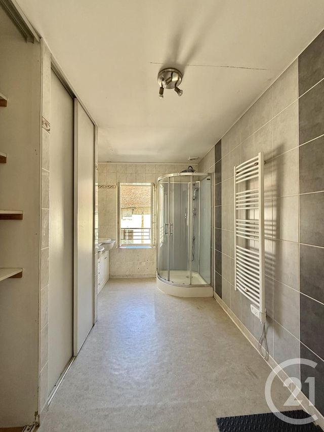 Appartement &agrave; louer - 3 pi&egrave;ces - 74,36 m2 - Moulins - 03 - AUVERGNE