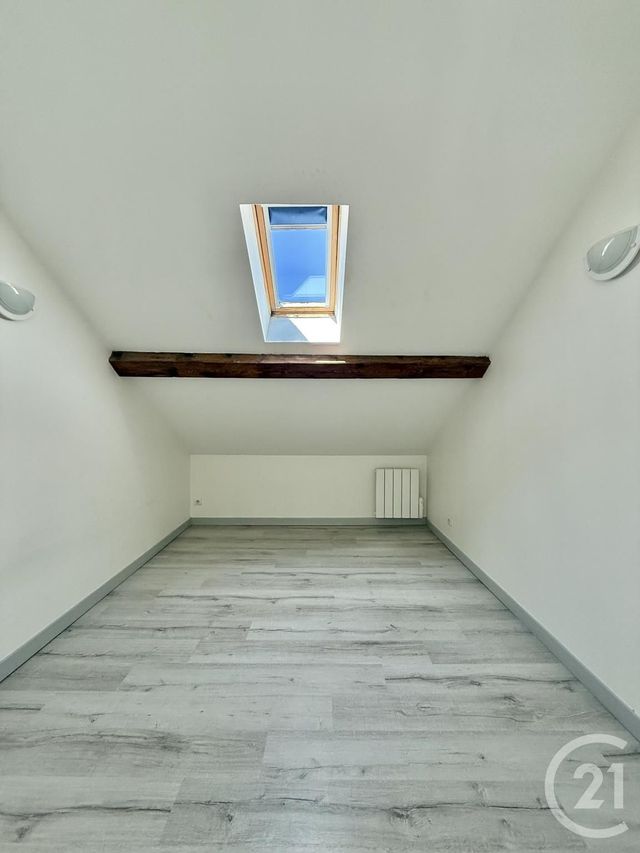 Appartement &agrave; louer - 3 pi&egrave;ces - 74,36 m2 - Moulins - 03 - AUVERGNE