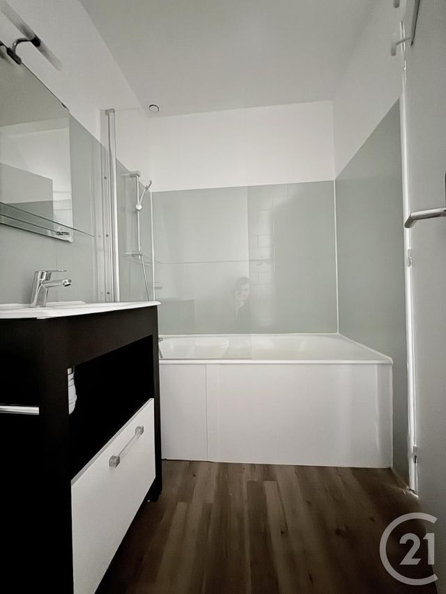 Appartement F2 &agrave; louer - 2 pi&egrave;ces - 28,77 m2 - Moulins - 03 - AUVERGNE