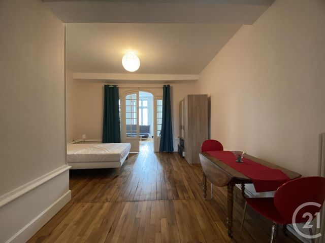 Appartement F2 &agrave; louer - 2 pi&egrave;ces - 60 m2 - Moulins - 03 - AUVERGNE