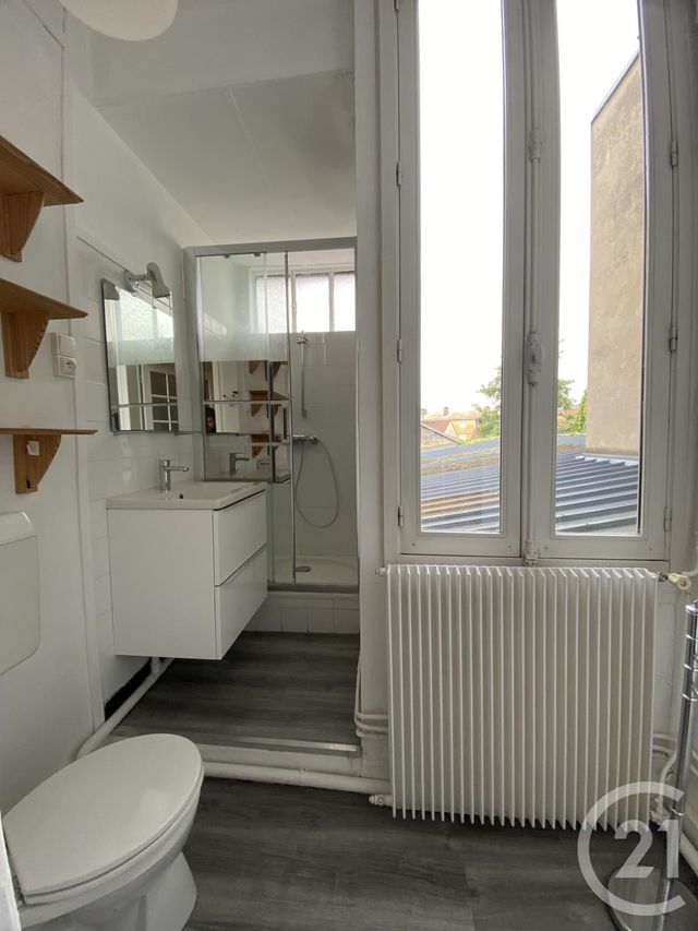 Appartement F2 &agrave; louer - 2 pi&egrave;ces - 60 m2 - Moulins - 03 - AUVERGNE