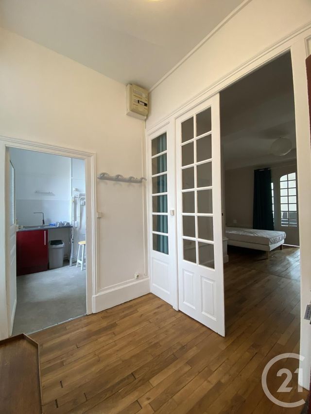 Appartement F2 &agrave; louer - 2 pi&egrave;ces - 60 m2 - Moulins - 03 - AUVERGNE