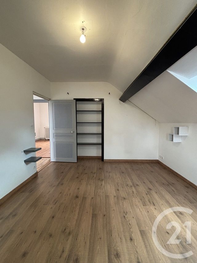 Maison &agrave; louer - 4 pi&egrave;ces - 153 m2 - St Pourcain Sur Sioule - 03 - AUVERGNE