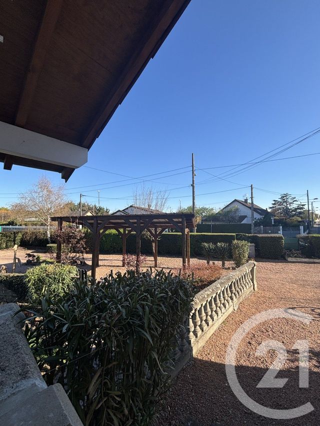Maison &agrave; louer - 4 pi&egrave;ces - 153 m2 - St Pourcain Sur Sioule - 03 - AUVERGNE